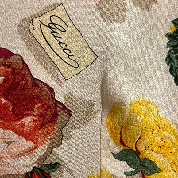๐ SOLD ๐ Vintage Gucci Floral Two-piece Set - Picture 11 of 14